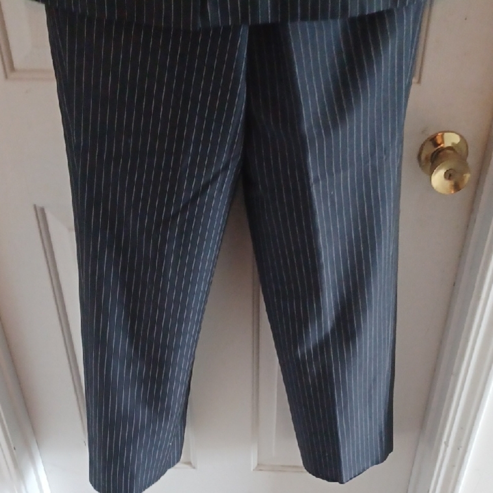 HUGO BOSS Luxe Navy Pinstripe Suit, 42L / 36W, 34L - Picture 10 of 12
